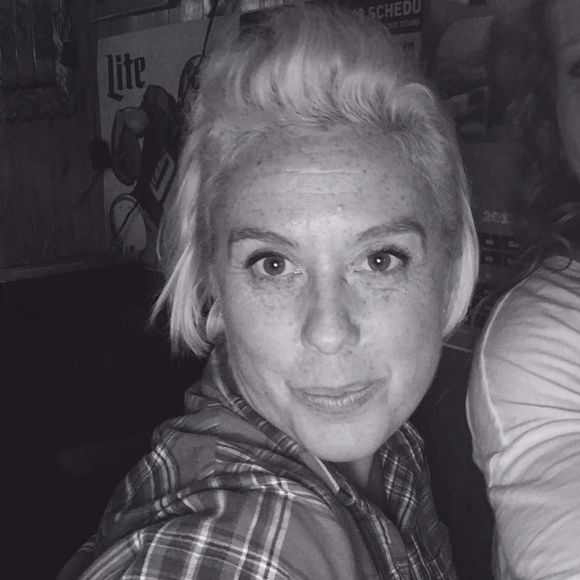 Meet your Posher, Jennifer - Picture 1 of 1